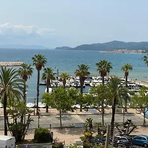 Appartement T2 Coquet Plein Centre Vue Mer Exceptionnelle., Le Lavandou